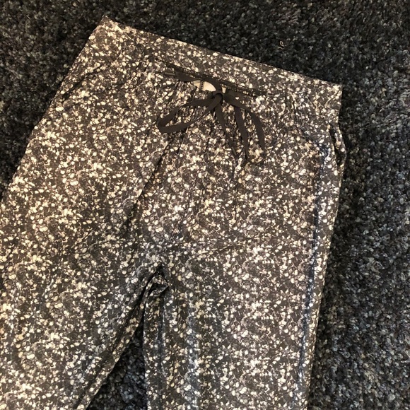Limited Edition Lululemon Shimmer Jogger - Picture 14 of 15